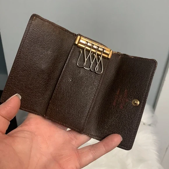 1999 authentic Louis Vuitton 4-ring key holder